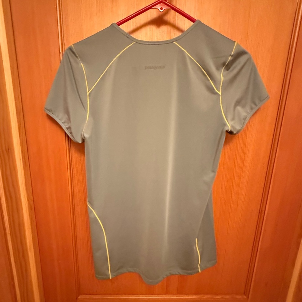 Patagonia Common Threads Short Sleeve Microfiber T-Shirt, Top. Women's S - Picture 2 of 4